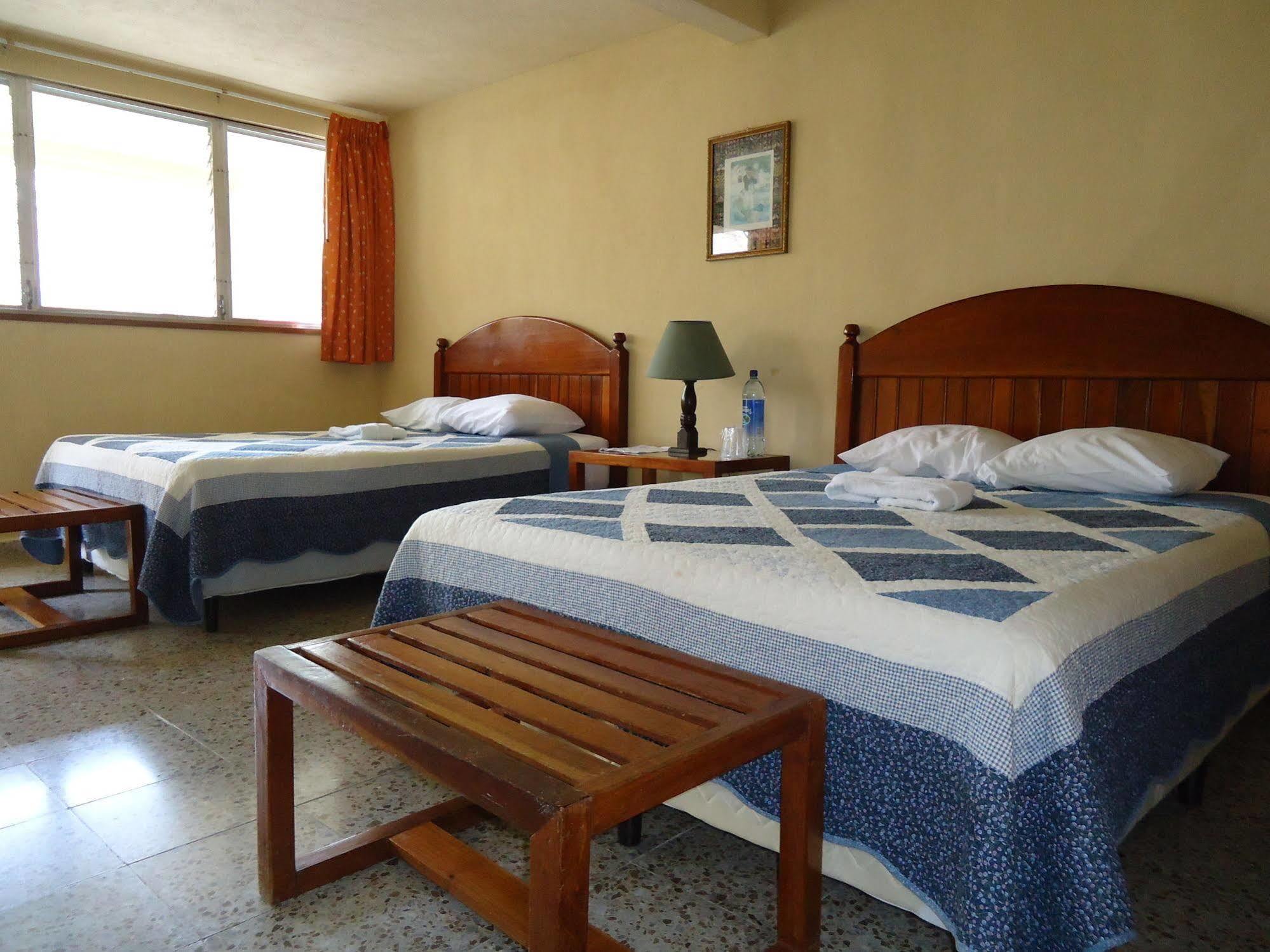 Hotel Tikal Inn Extérieur photo